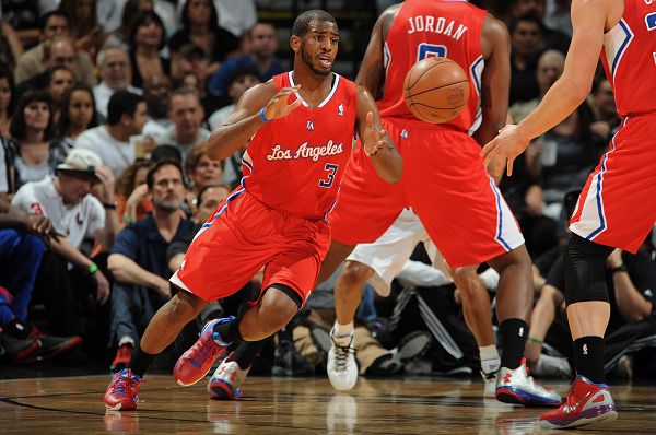 每体：切尔西将再次追求孔德，巴萨正在和后者谈续约.