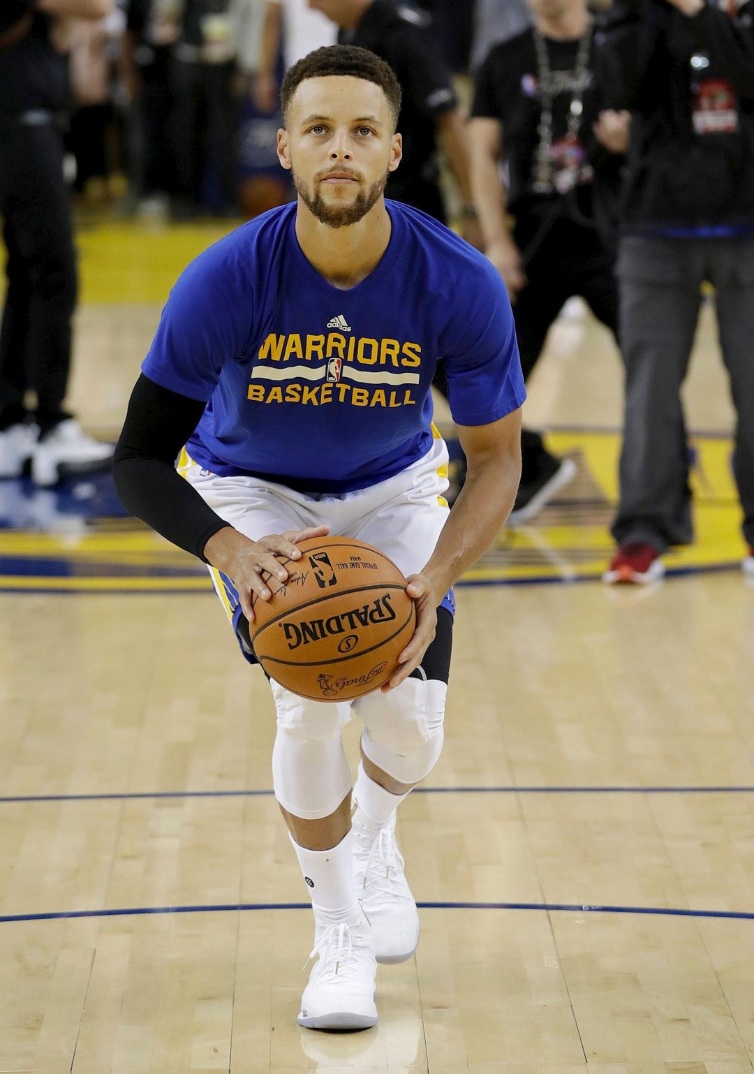 队报：里昂是否降级下周揭晓，还需7000万欧留在法甲保住欧联资格