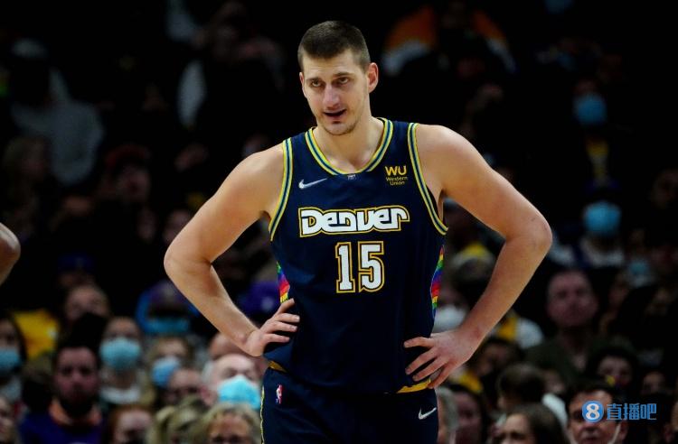 中国传承足球明星联赛开锣，揭幕战辽宁队2比1胜广州队.