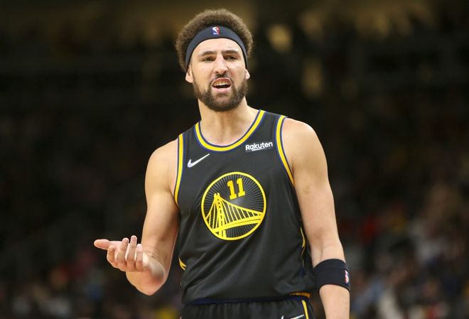 每体列足坛十大奇葩条款：博格坎普拒坐飞机；内马尔微笑条款